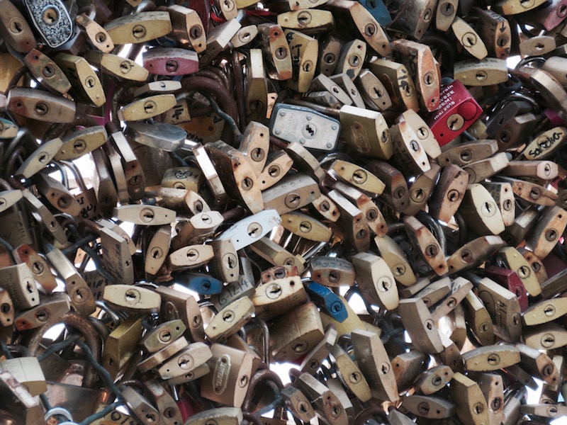 Padlocks on Paris&rsquo;s pont des arts